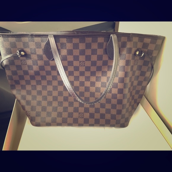 Louis Vuitton Good Condition  with box - Picture 3 of 8